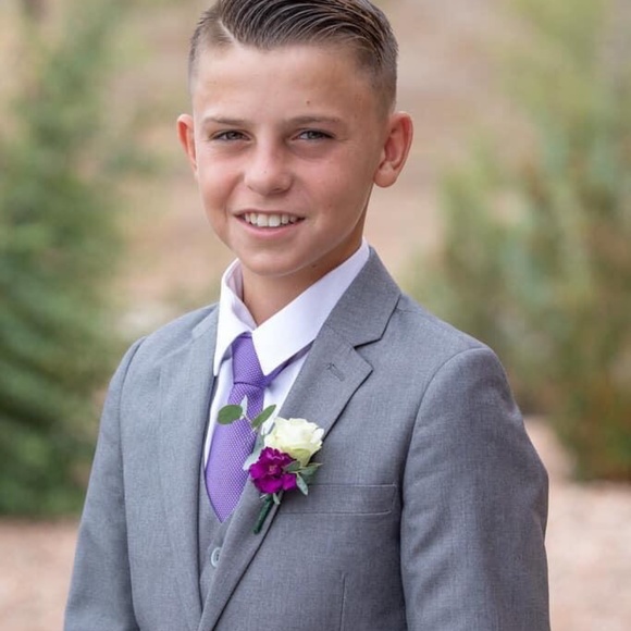 Boys Formal Occassion Suite (Dove Grey- size 10) - Picture 9 of 10